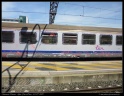 Voiture B10tux 50 87 2077 401-9 en livrée TER Rhône Alpes en gare de Lyon Part-Dieu le 13 juillet 2015. On remarquera les nombreux graffitis fraichement effacés. b10tux_508720774019_2_lyon_part-dieu_13072015.jpg